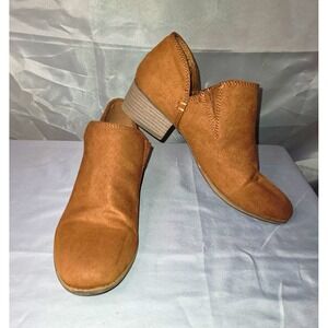 American Eagle Wildchild Brown Faux Suede Ankle Bootie Slip On Round Toe US 7.5